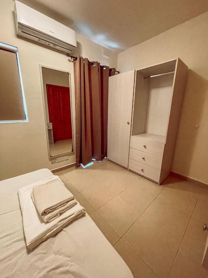 Stresa Court Apartments Saint Julian's ภายนอก รูปภาพ