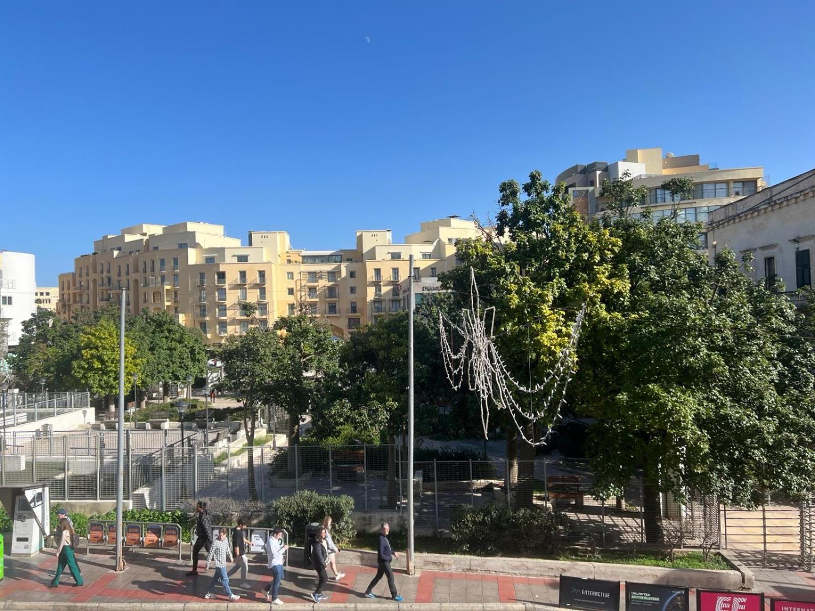 Stresa Court Apartments Saint Julian's ภายนอก รูปภาพ